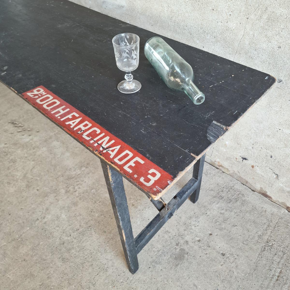 Foldable table