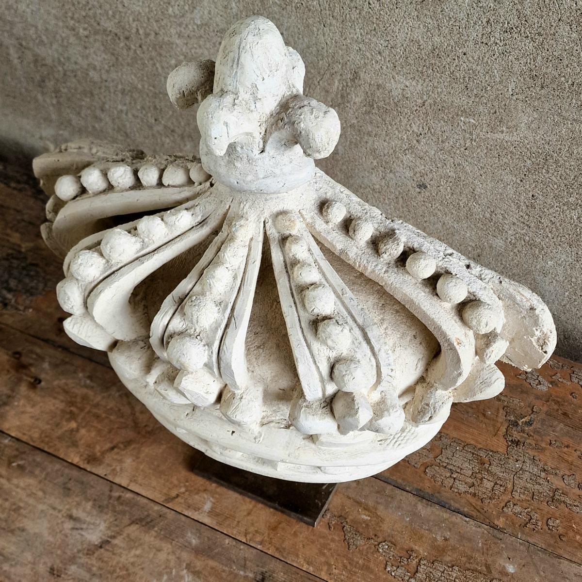 Mounted plaster crown