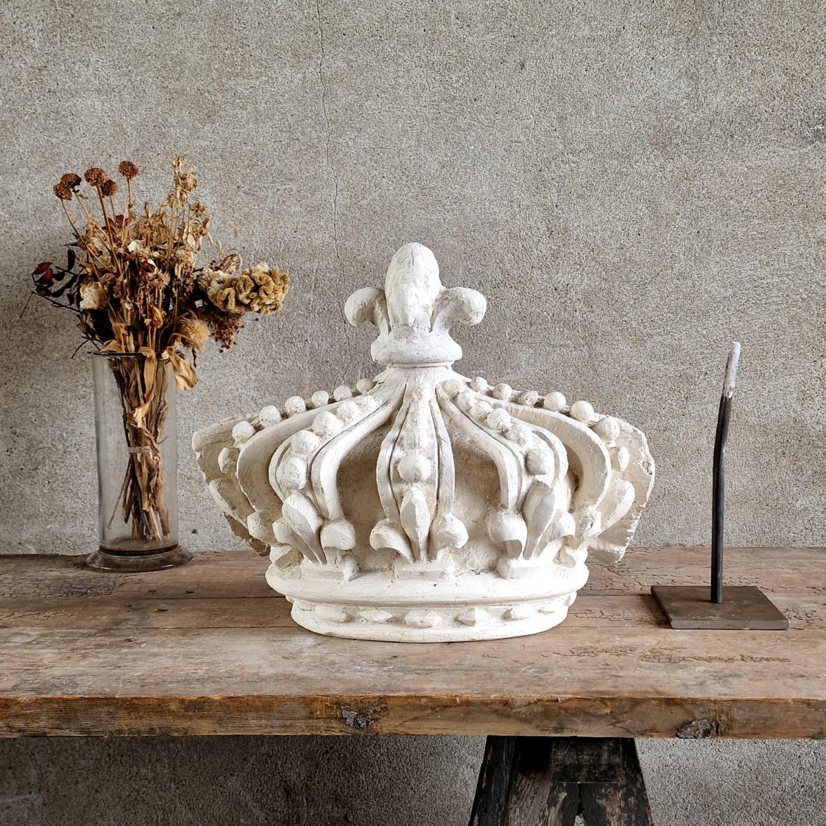 Mounted plaster crown