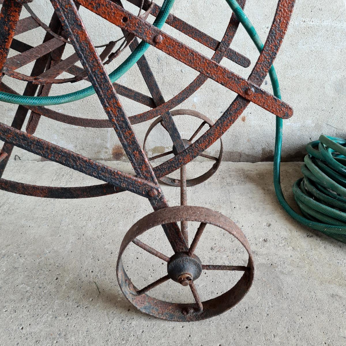 Riveted waterhose trolley